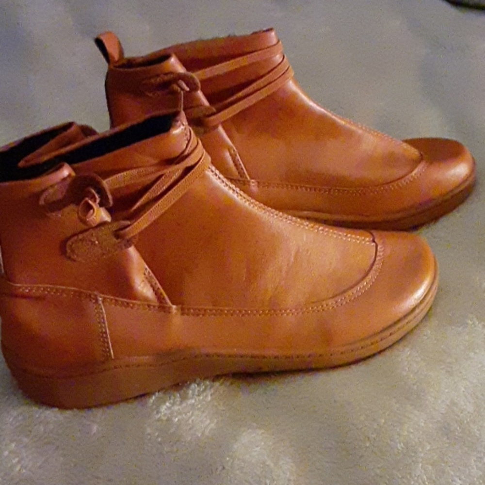 Booty - Picture 2 of 4